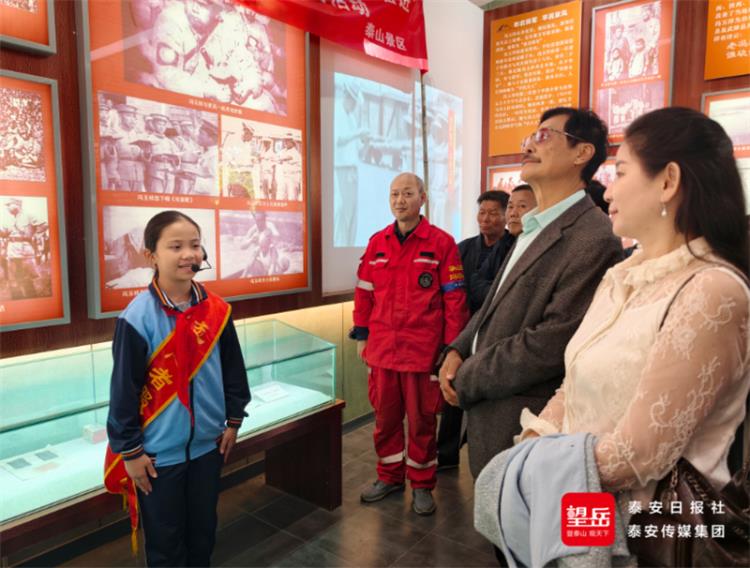 墨续岱麓九十年 校训薪火照少年 冯玉祥之孙再写八字校训